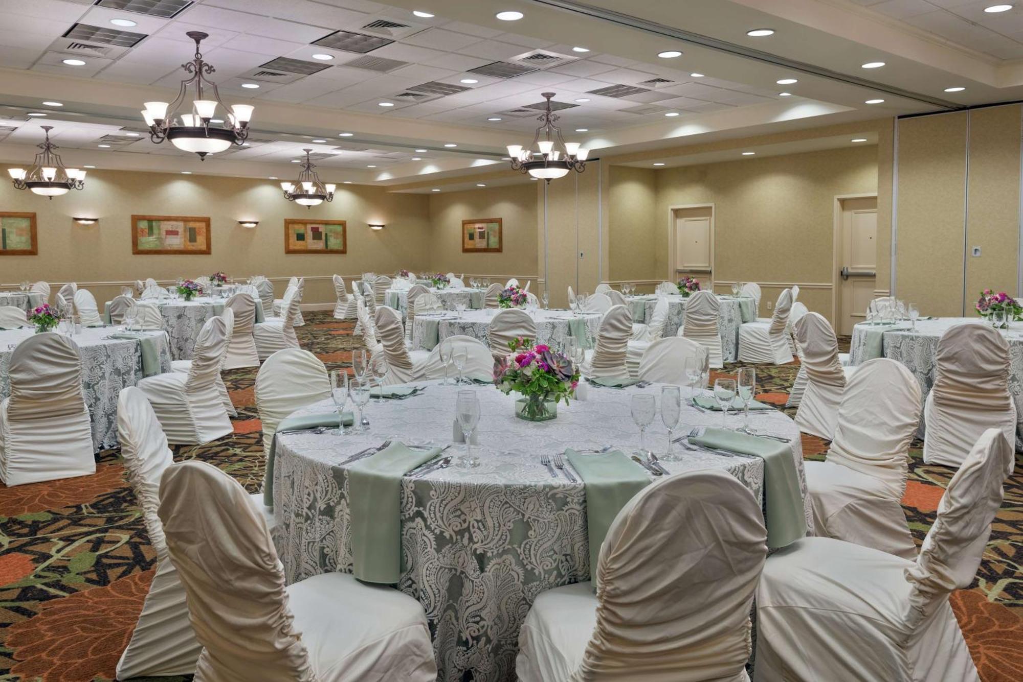 Hilton Garden Inn Buffalo Airport Чийктоуага Екстериор снимка
