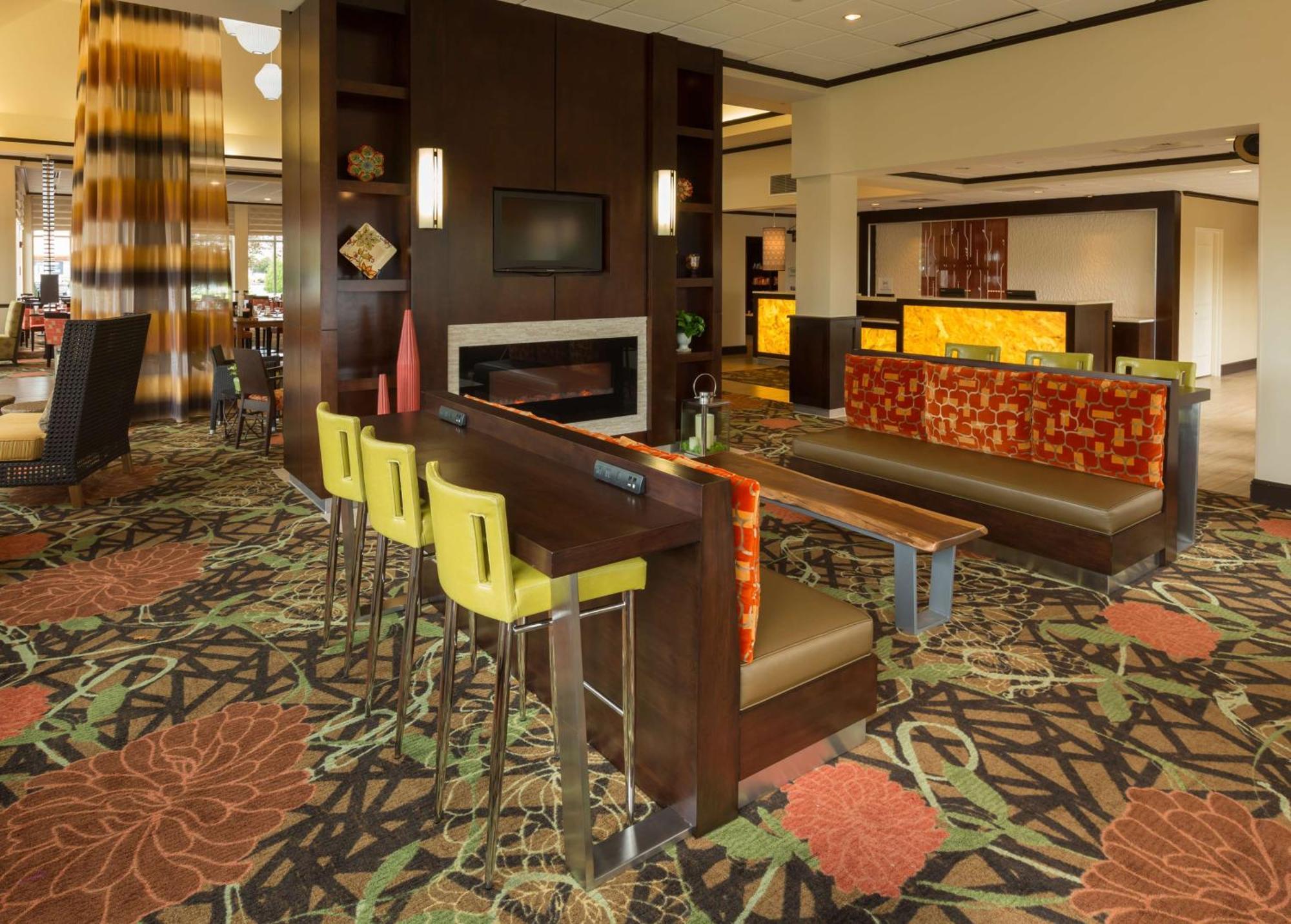 Hilton Garden Inn Buffalo Airport Чийктоуага Екстериор снимка